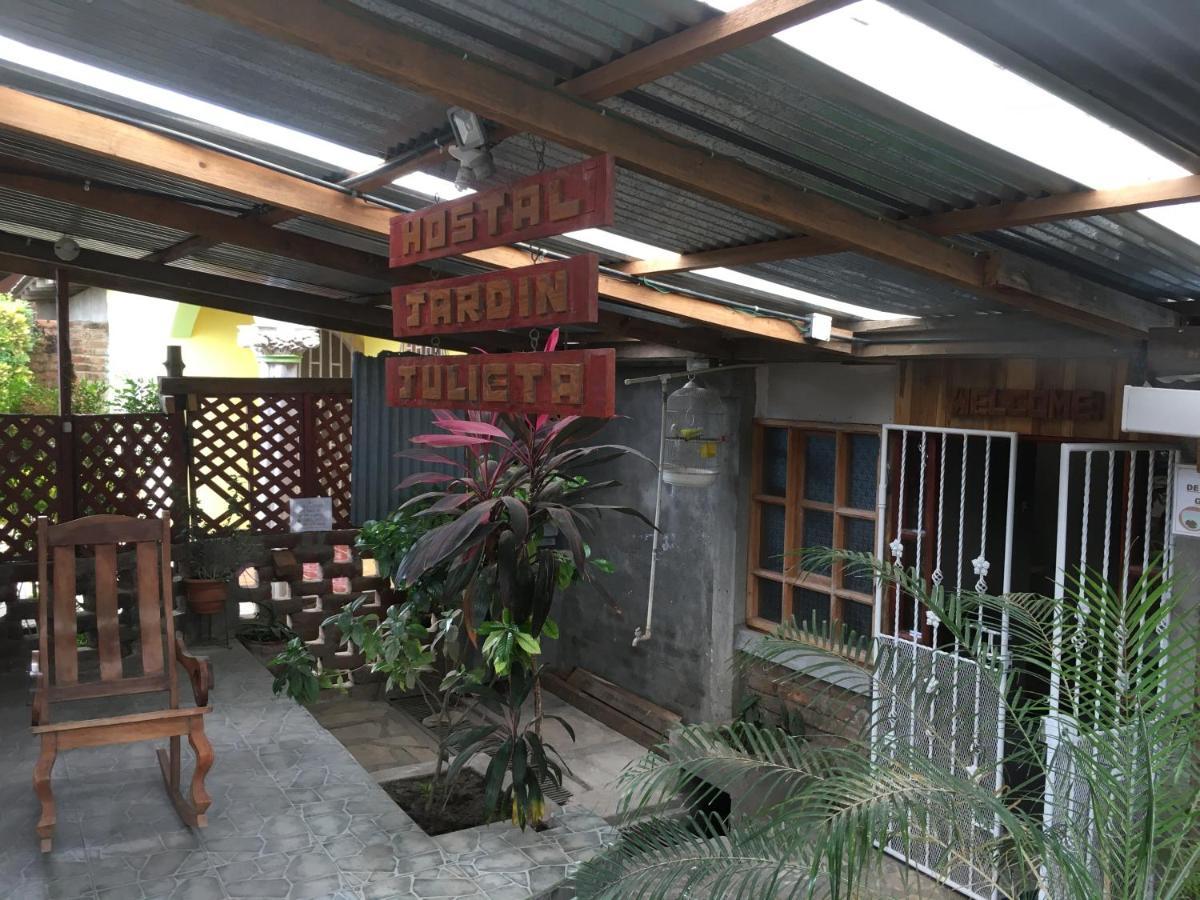 Hostel Julieta ริวาส ภายนอก รูปภาพ