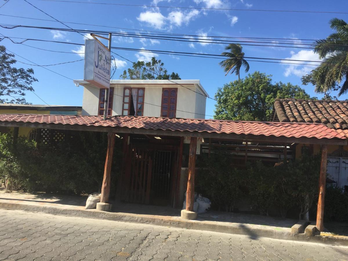Hostel Julieta ริวาส ภายนอก รูปภาพ