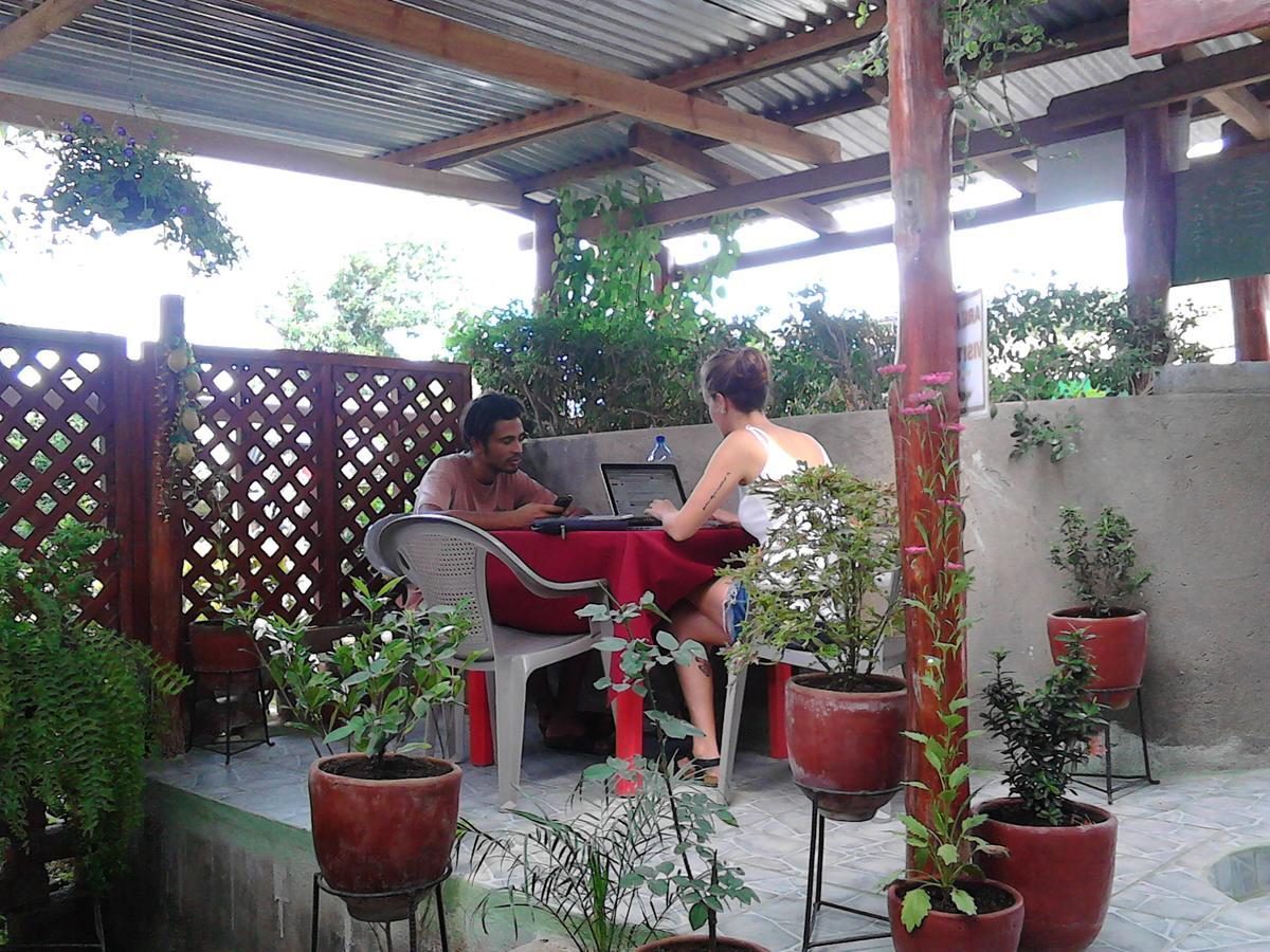 Hostel Julieta ริวาส ภายนอก รูปภาพ