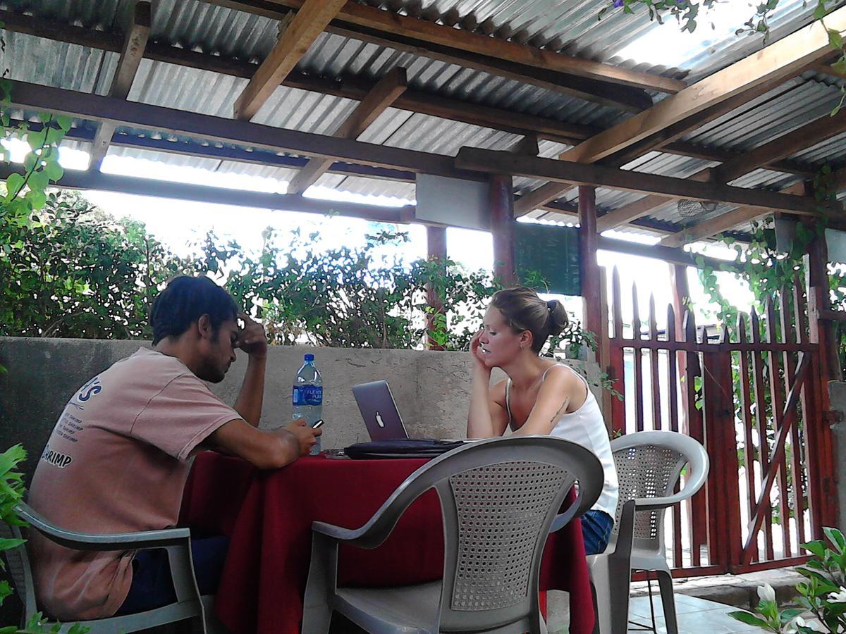 Hostel Julieta ริวาส ภายนอก รูปภาพ